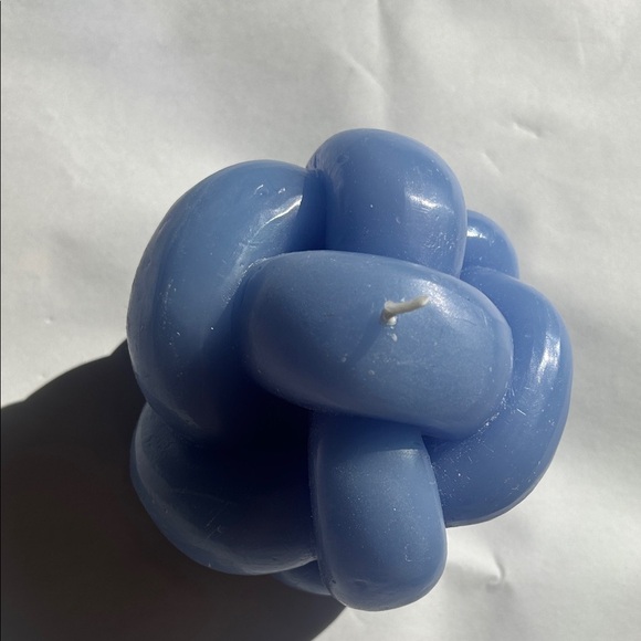 Room Essentials Blue Knot Pop Art Home Decor Candle New 24.2 oz - Picture 4 of 7